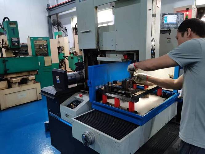 塑膠模具源頭工廠 潔凈生產(chǎn)車間 精密模具制造 模具注塑加工